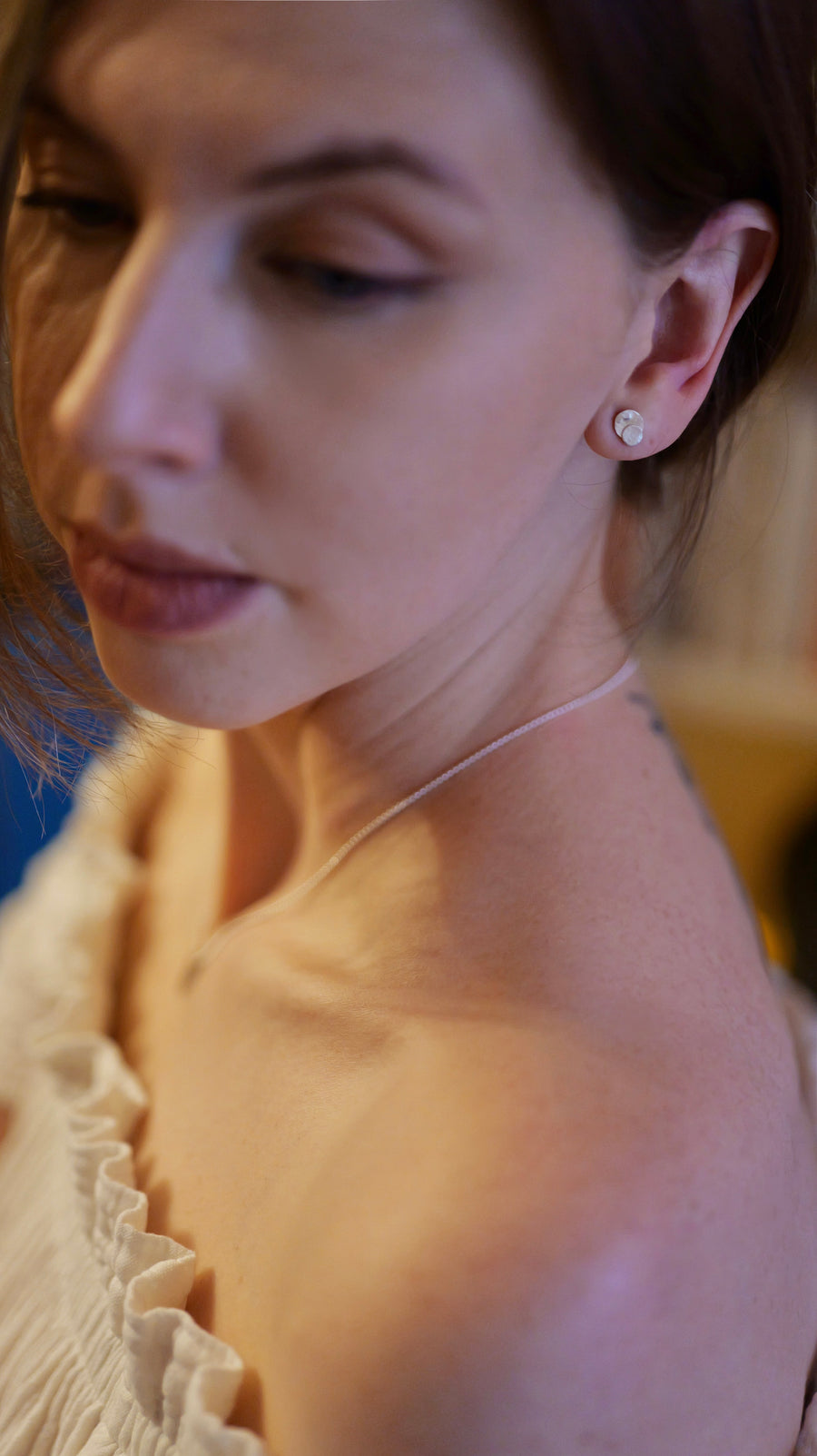 Handcrafted silver Minimal stud earrings by Atelier Objectora with a simple, elegant design, 
Ručne vyrobené strieborné minimalistické náušnice od Atelier Objectora, jednoduche a elegantné napichovacie náušnice