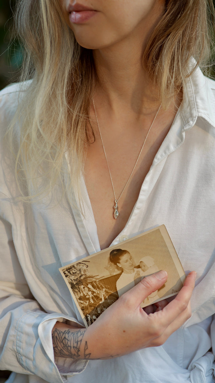 Strieborný náhrdelník s príveskom Venuše, remeslný šperk od Atelier Objectora