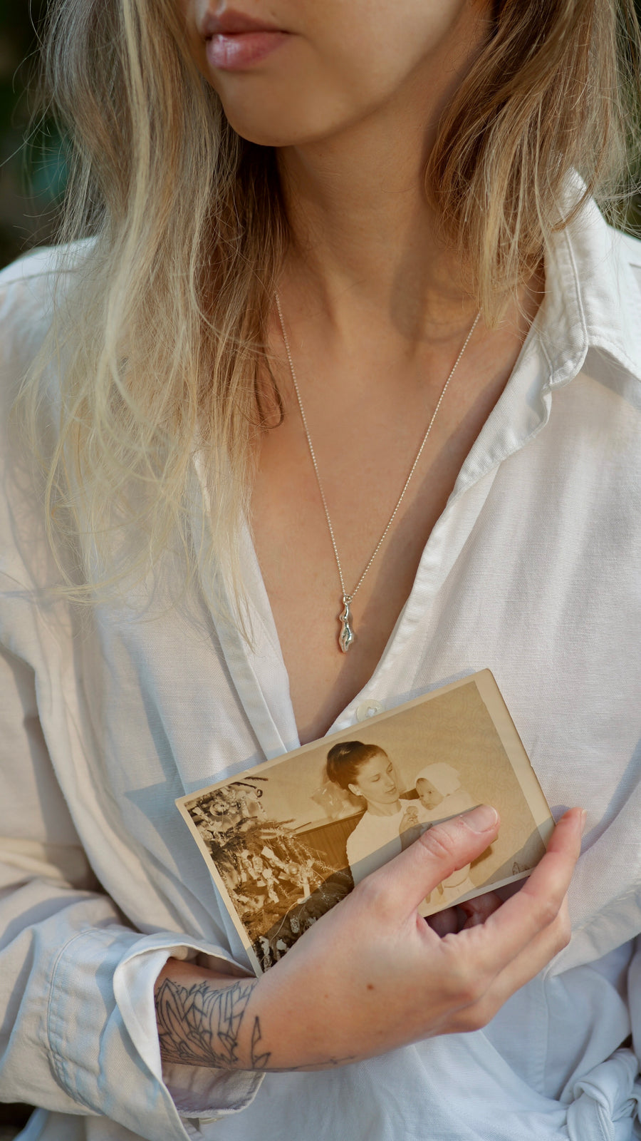 Strieborný náhrdelník s príveskom Venuše, remeslný šperk od Atelier Objectora