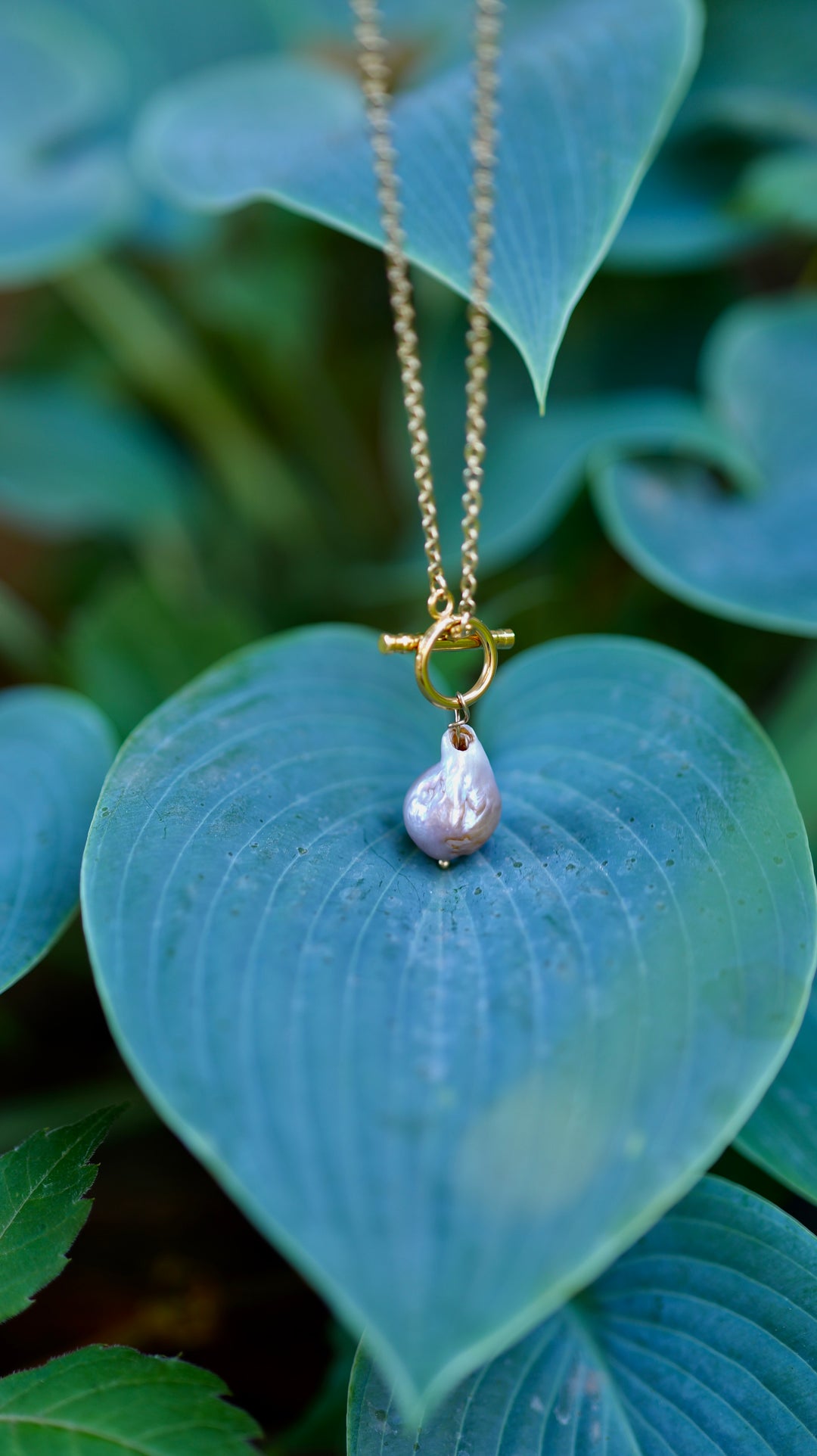 Necklace with baroque pearl / gold-plated stainless steel