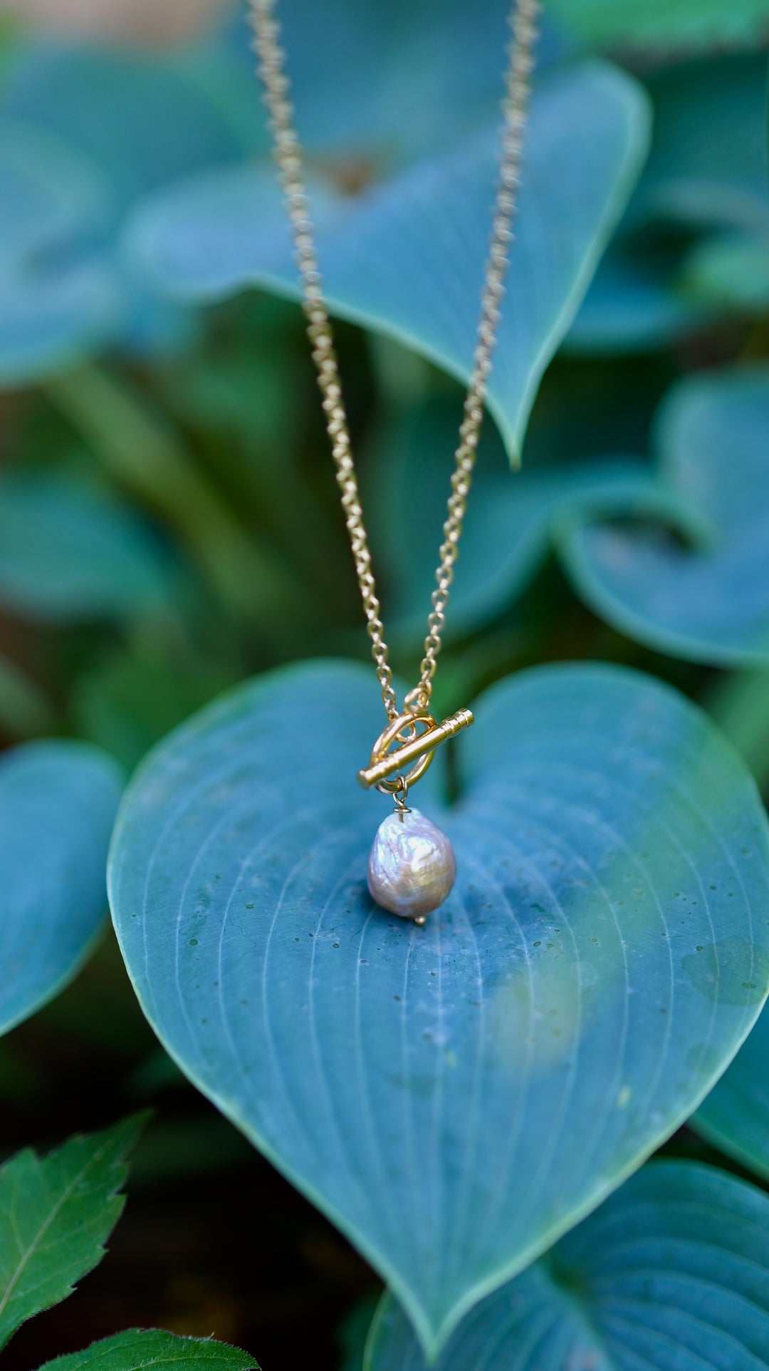 Necklace with baroque pearl / gold-plated stainless steel