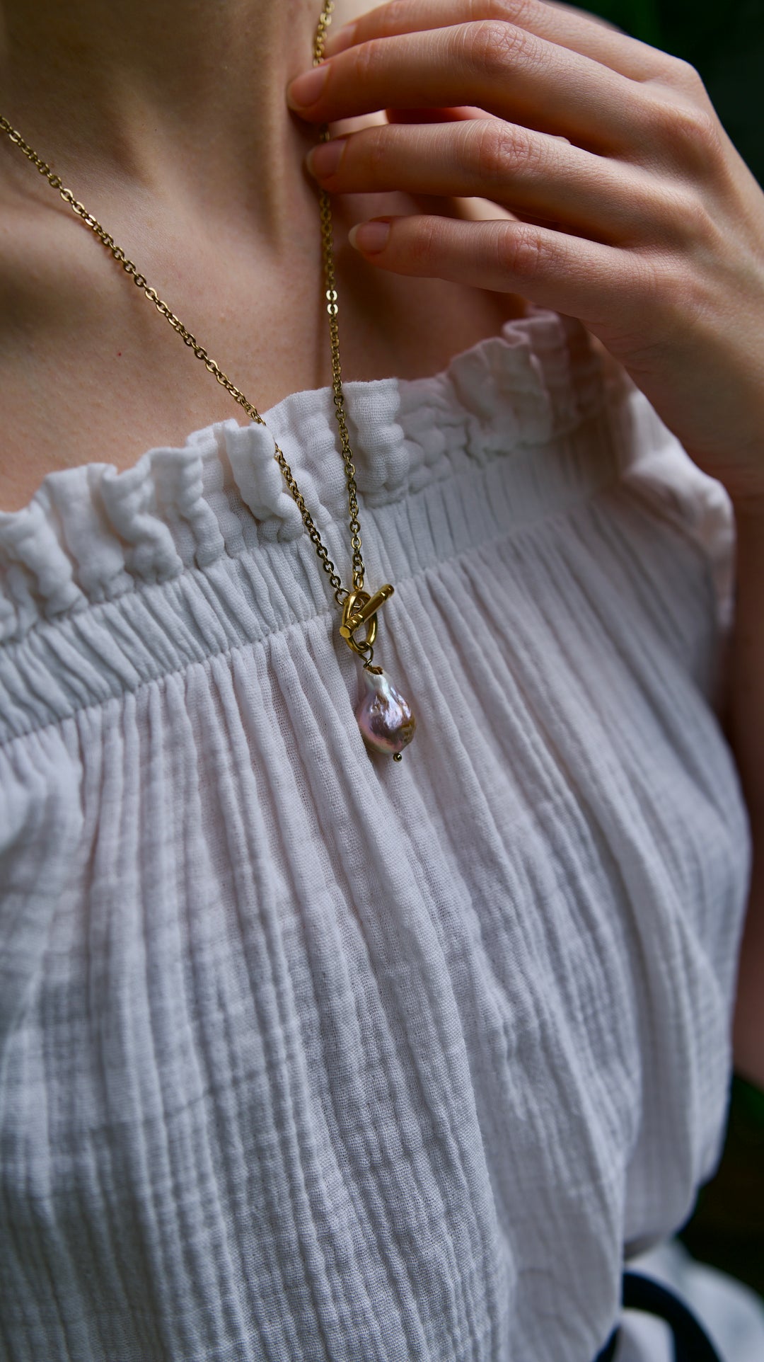 Necklace with baroque pearl / gold-plated stainless steel