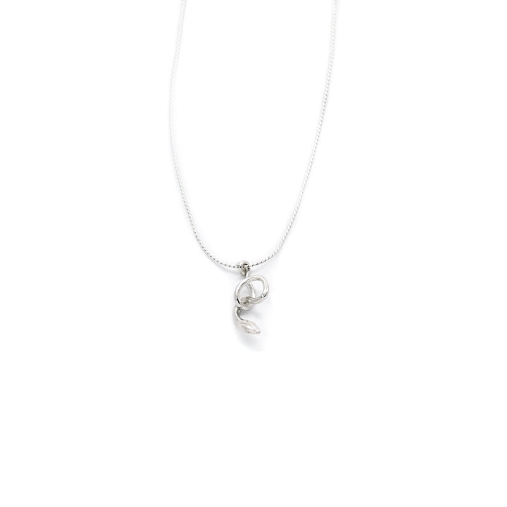 Handcrafted silver Serpent necklace by Atelier Objectora with an organic, snake inspired design, 
Ručne vyrobený strieborný náhrdelník Serpent od Atelier Objectora s organickým dizajnom, náhrdelník s hadom