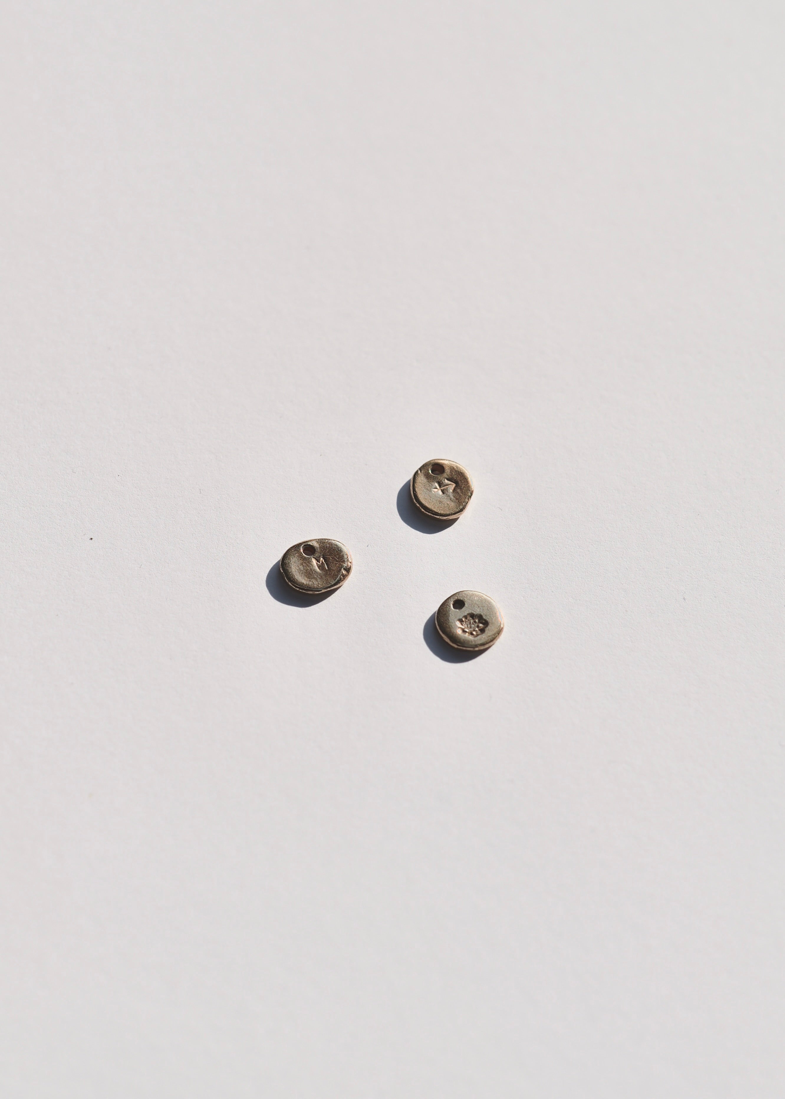 nepravidelne bronzove medailoniky personalizovane