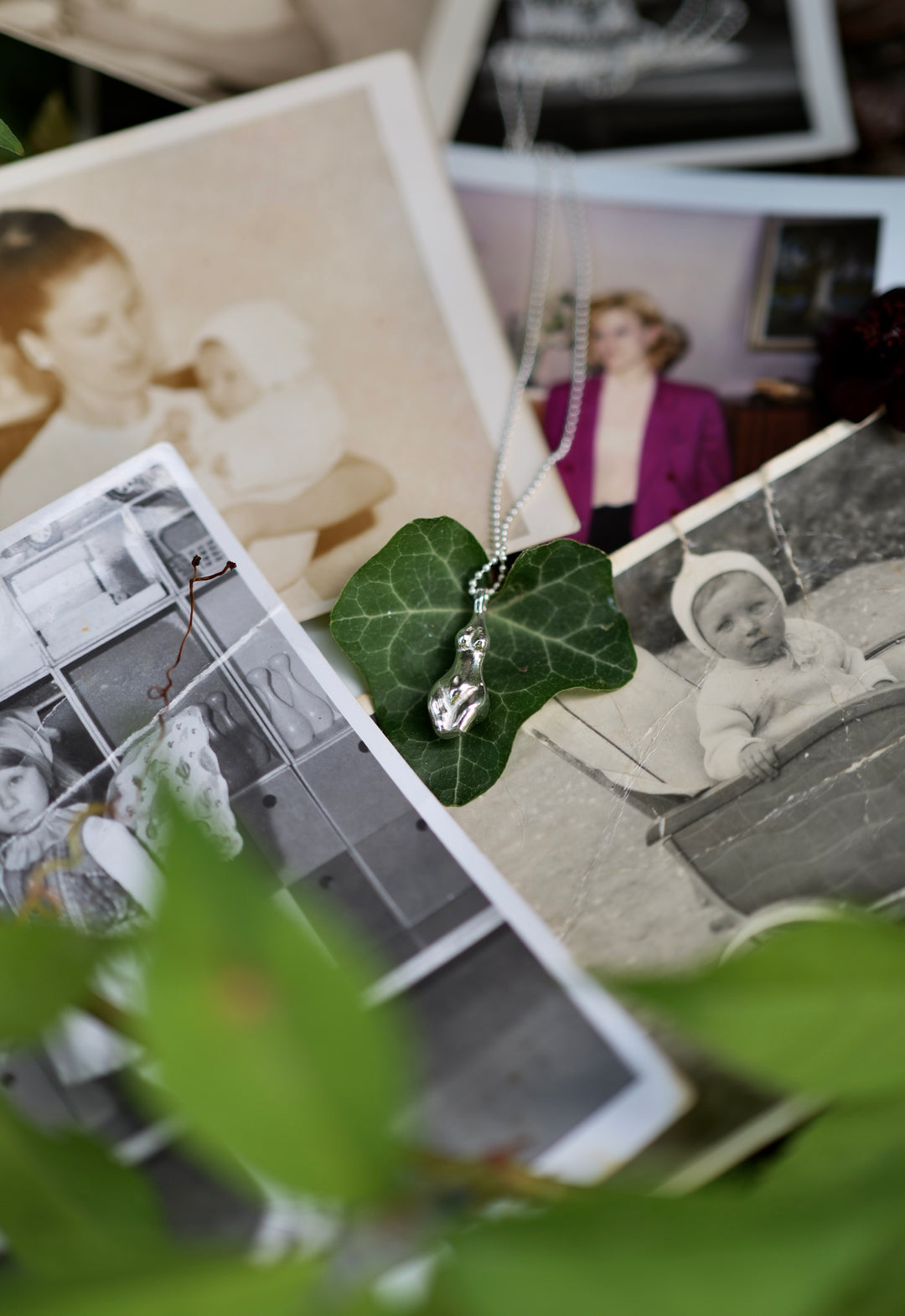 Strieborný náhrdelník s príveskom Venuše, remeselný umelecký šperk od Atelier Objectora