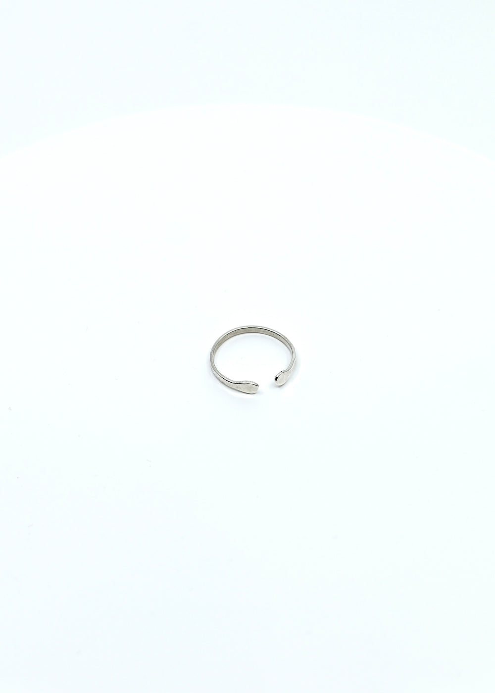 Minimalistický Strieborný prsteň "minimal XS", otvorený prsteň zo striebra s tepaným povrchom