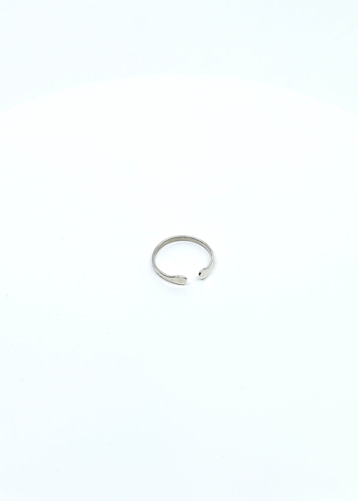 Minimalistický Strieborný prsteň "minimal XS", otvorený prsteň zo striebra s tepaným povrchom